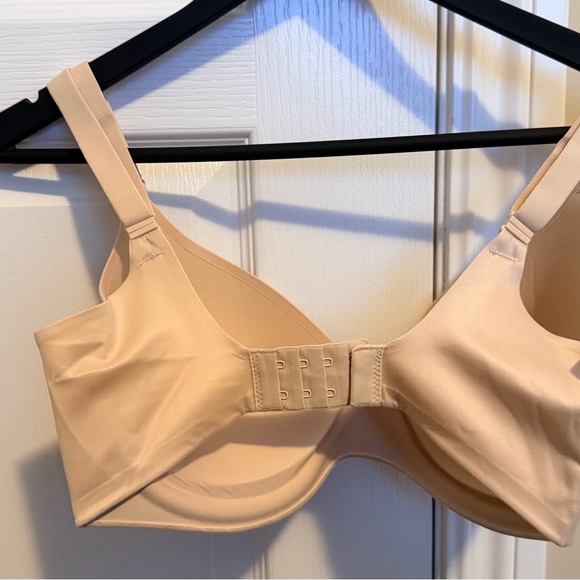 Victoria’s Secret 34DD Nude Lightly Lined Plunge Bra – Wireless - Picture 4 of 4
